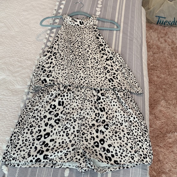 Animal print halter romper (shorts) - size L - Picture 3 of 8